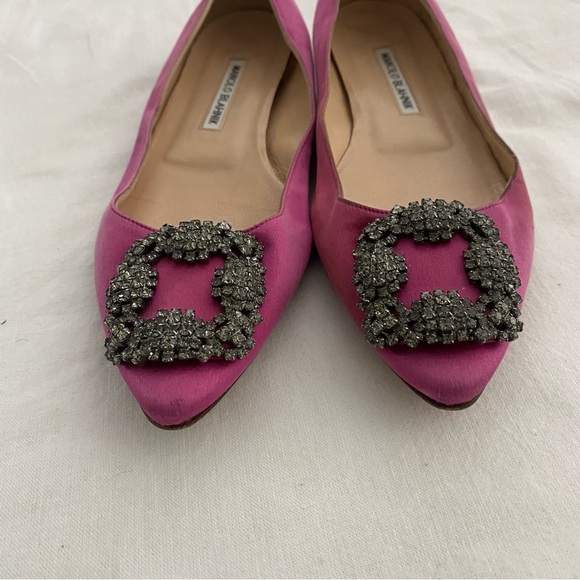 Manolo Blahnik Hangisiflat Crystal-Buckle Satin Point-Toe Flats - Picture 6 of 14